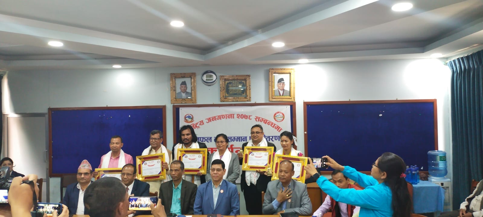 थारू रत्न तथा थारू गौरवबाट विभिन्न ११ व्यक्ति सम्मानित